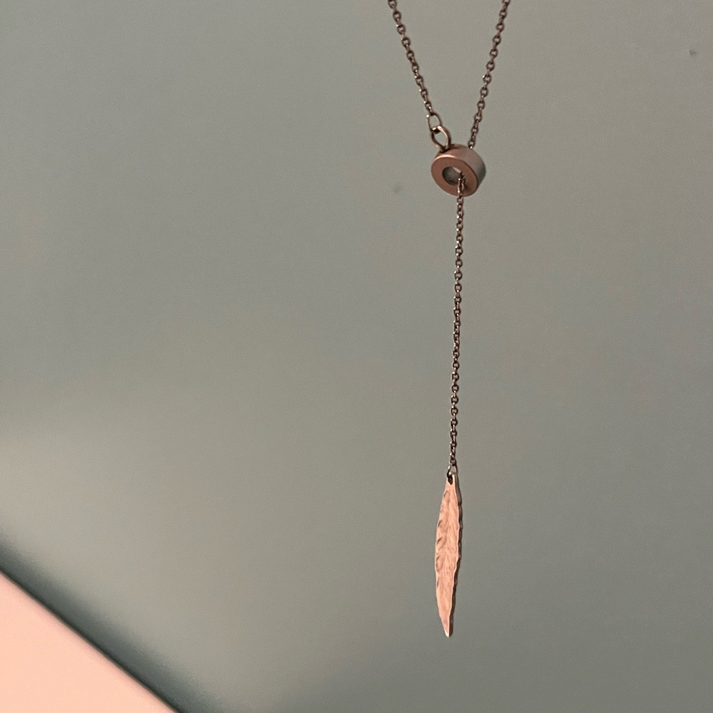 Feather lariat style necklace - Picture 3 of 5